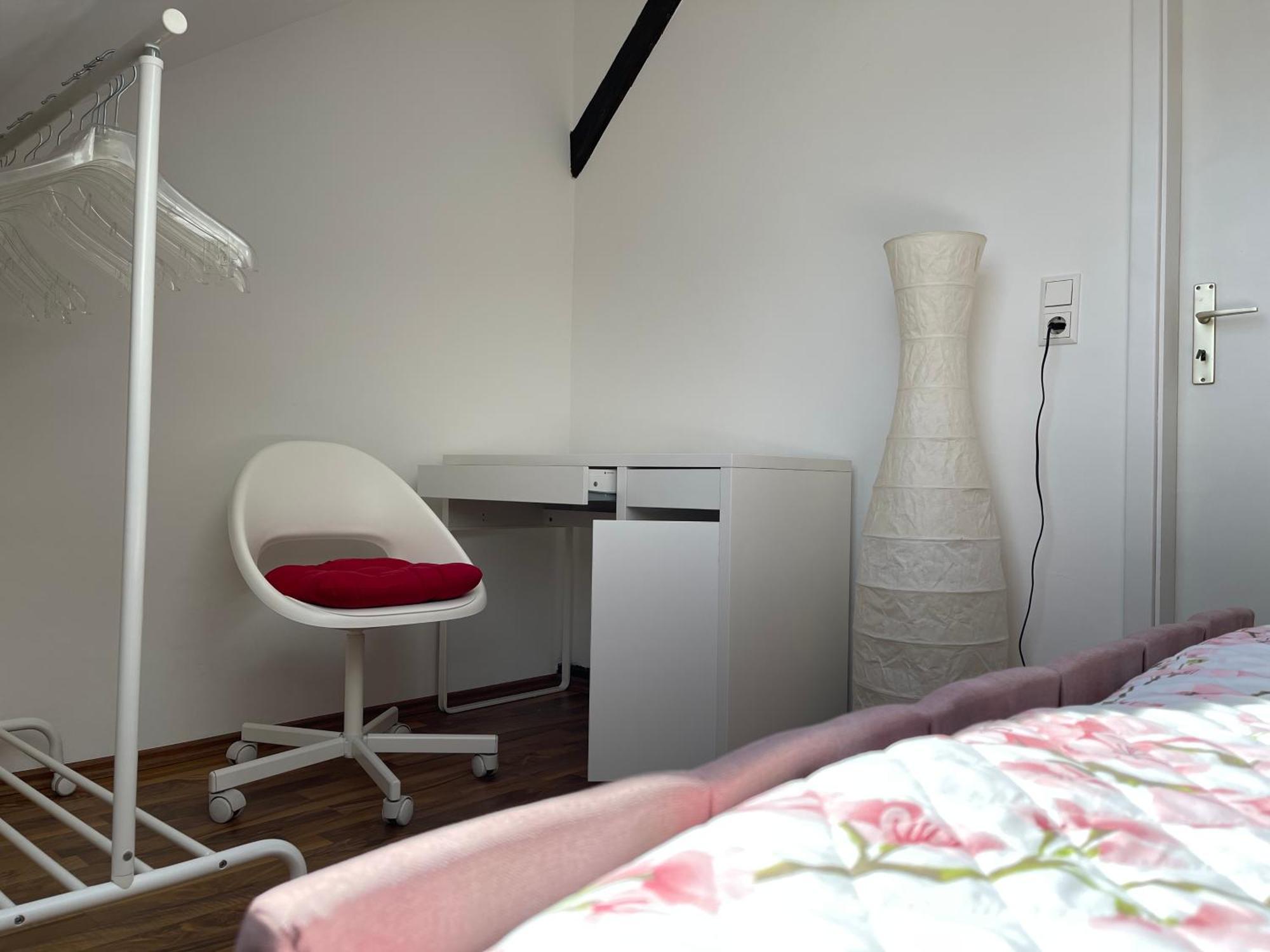 Bequemes Einzelzimmer Im Herzen Von Kassel Esterno foto