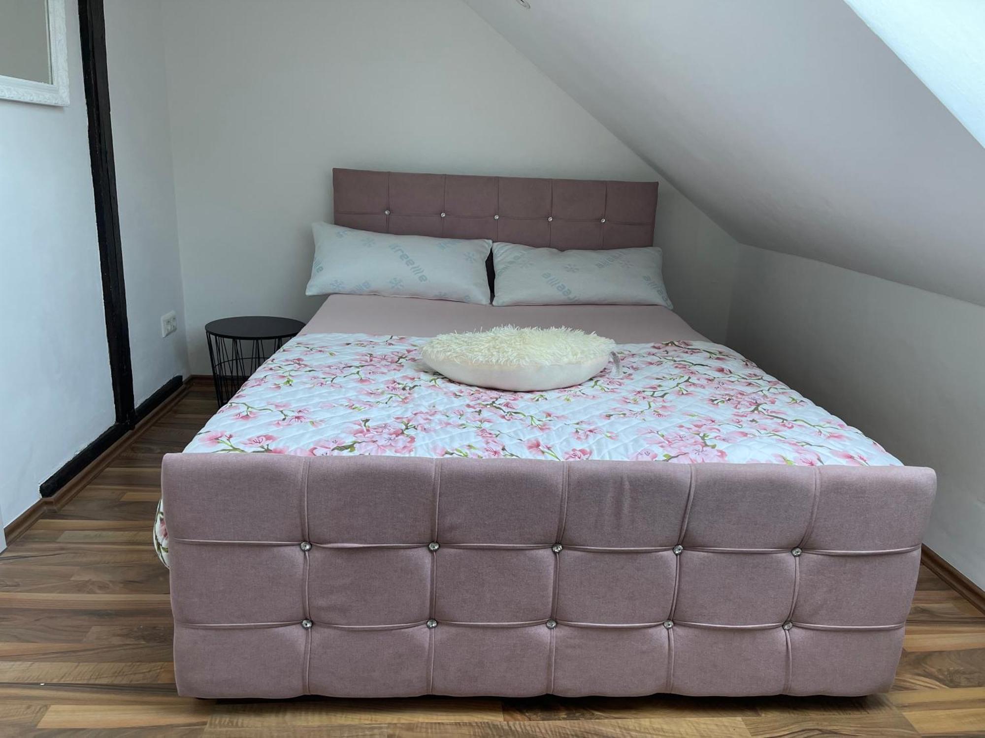 Bequemes Einzelzimmer Im Herzen Von Kassel Esterno foto