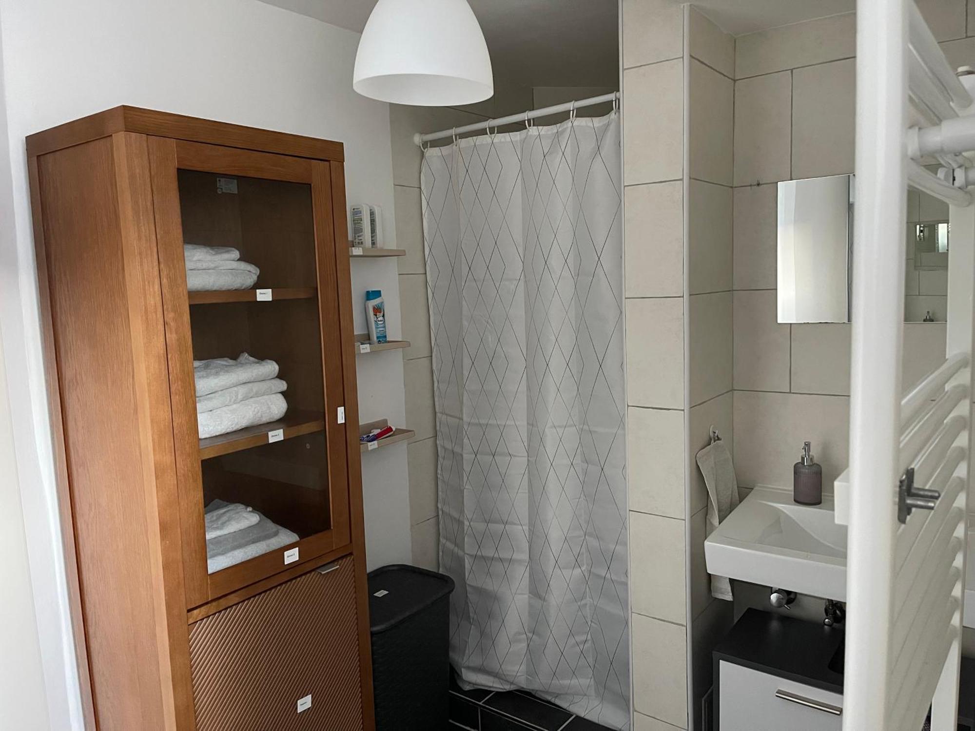 Bequemes Einzelzimmer Im Herzen Von Kassel Esterno foto