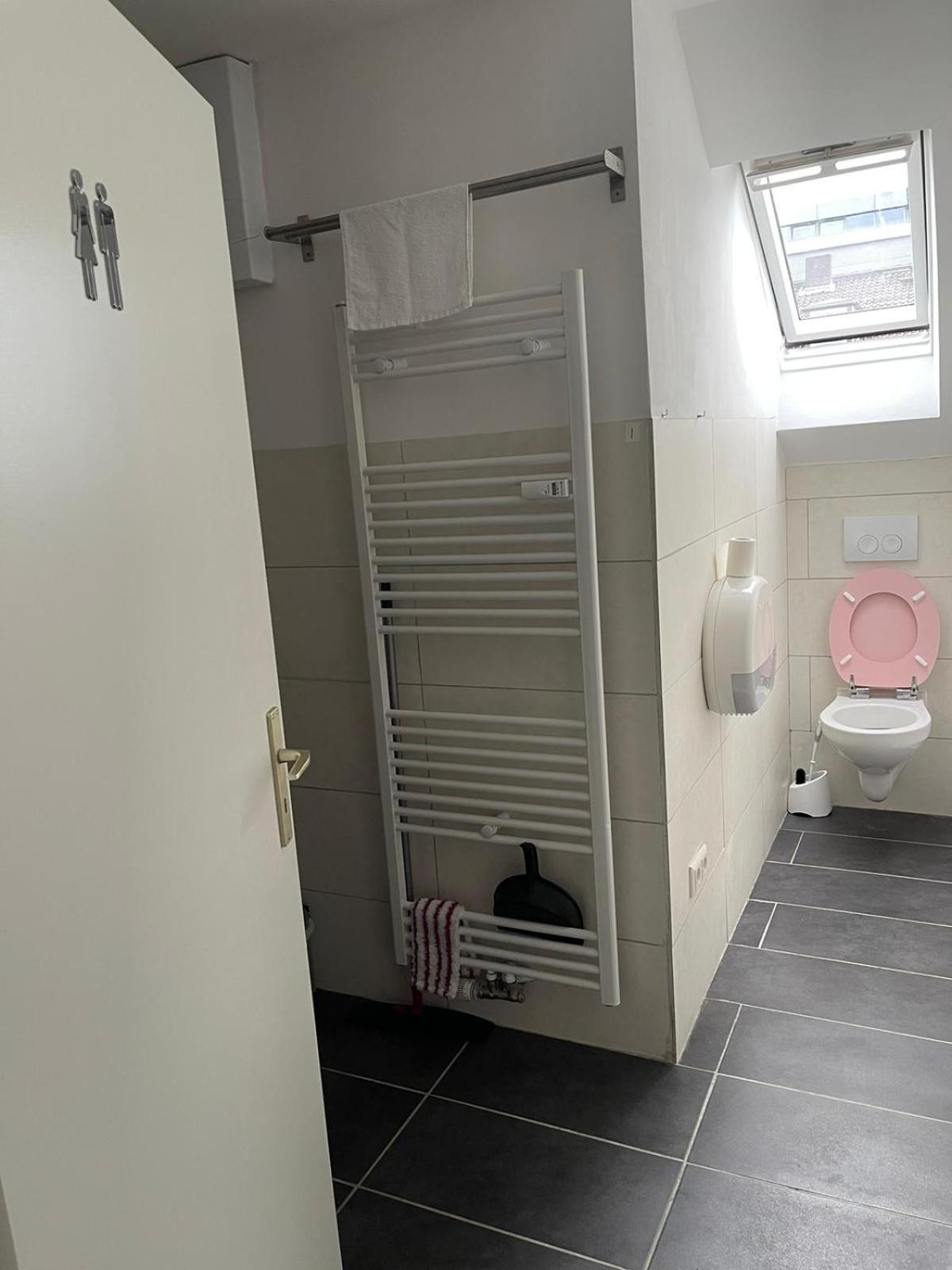 Bequemes Einzelzimmer Im Herzen Von Kassel Esterno foto