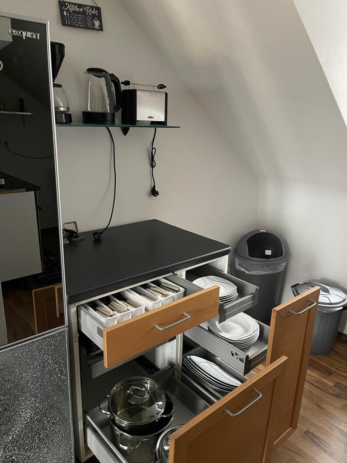 Bequemes Einzelzimmer Im Herzen Von Kassel Esterno foto