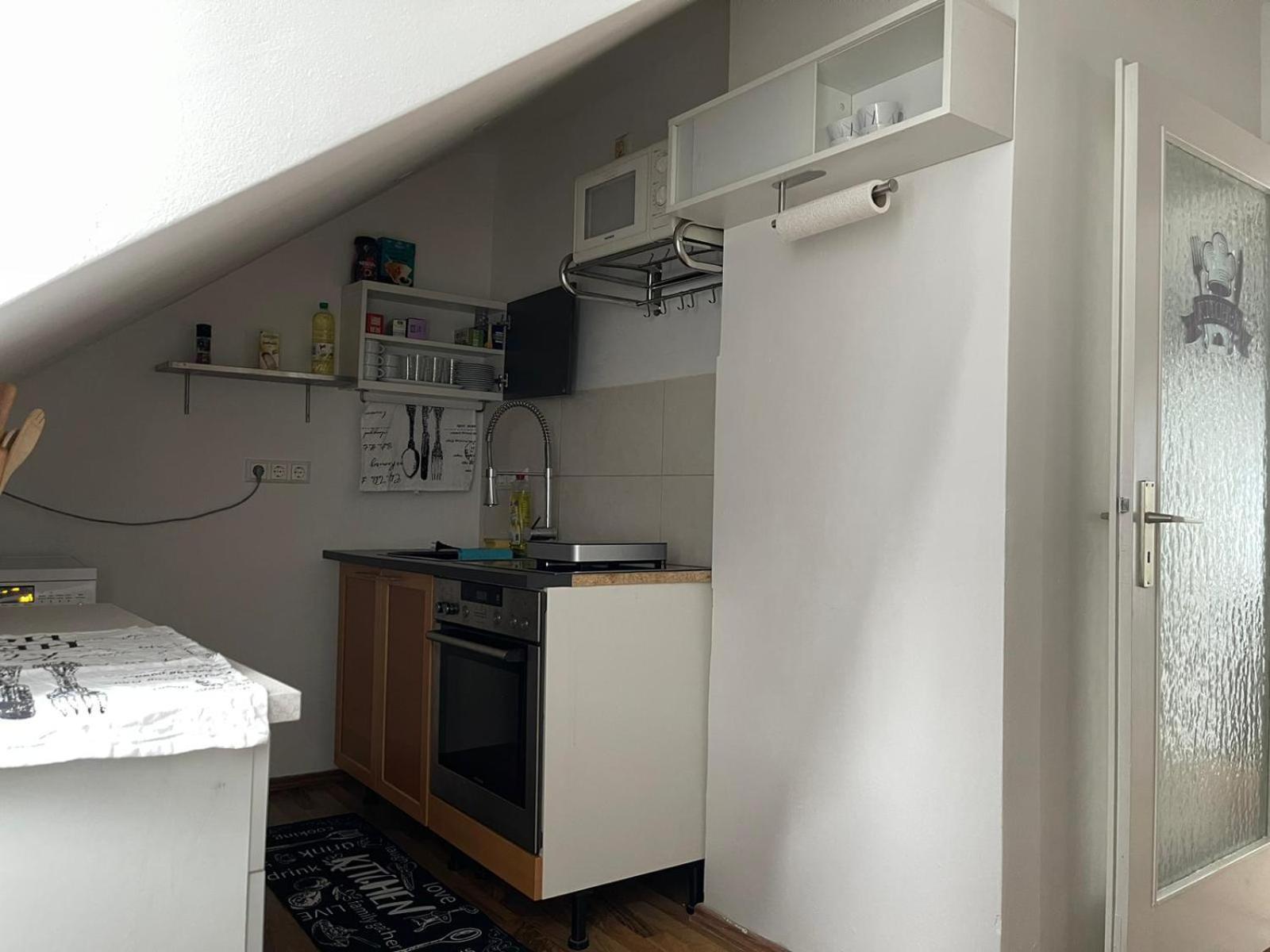 Bequemes Einzelzimmer Im Herzen Von Kassel Esterno foto